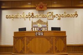 တနသၤာရီတိုင္းလႊတ္ေတာ္ႏွင့္အစိုးရအျငင္းပြားမႈအေျခခံဥပေဒခံု႐ံုးတင္ရန္ ဆုိင္းငံ့ျခင္းအား အမတ္မ်ားေဝဖန္