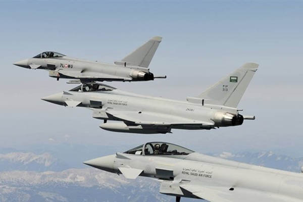 サウジ軍戦闘機　イエメン各地を攻撃
