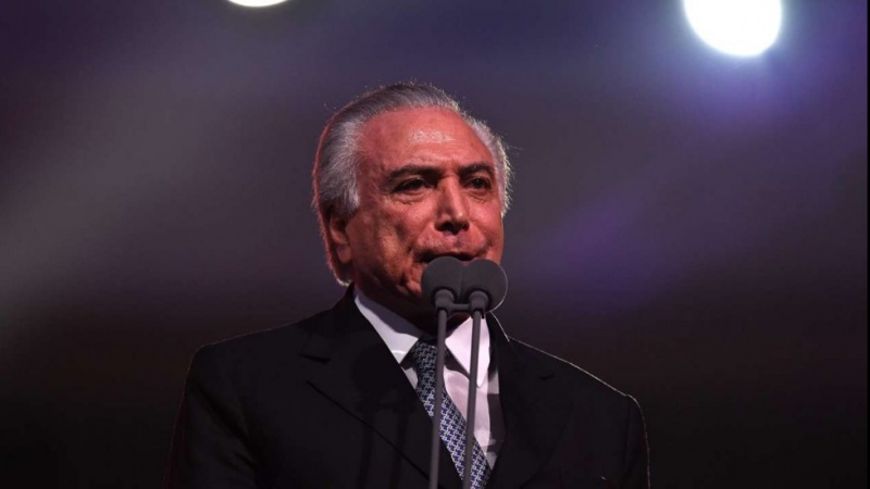 Presidente do Brasil convoca aliados para defender governo