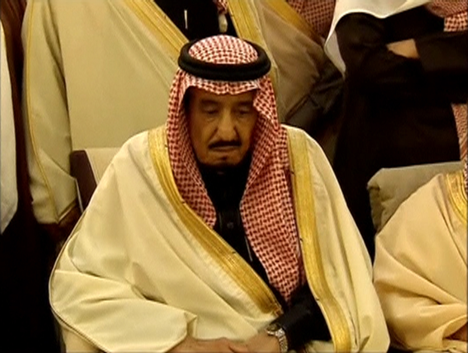 كاتب بريطاني يكشف عن راتب الملك السعودي 