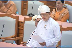 အခြန္သက္သာခြင့္ႏွင့္ပတ္သက္၍ စီမံဘ႑ာဒုဝန္ႀကီး လႊတ္ေတာ္တြင္ ရွင္းလင္း ျမဳပ္ေနေသာ ေငြမ်ားေၾကာင့္ ႏုိင္ငံ့စီးပြားေရး ထိခိုက္ေစဟုဆို