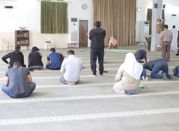 السلطات الخليفية تواصل منع اتباع اهل البيت(ع) من اقامة اكبر صلاة جمعة في الدراز