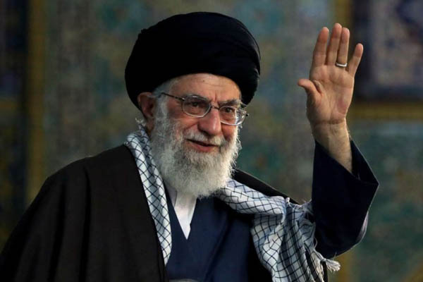 最高指導者、「イランはアメリカの地域における陰謀を退けた」