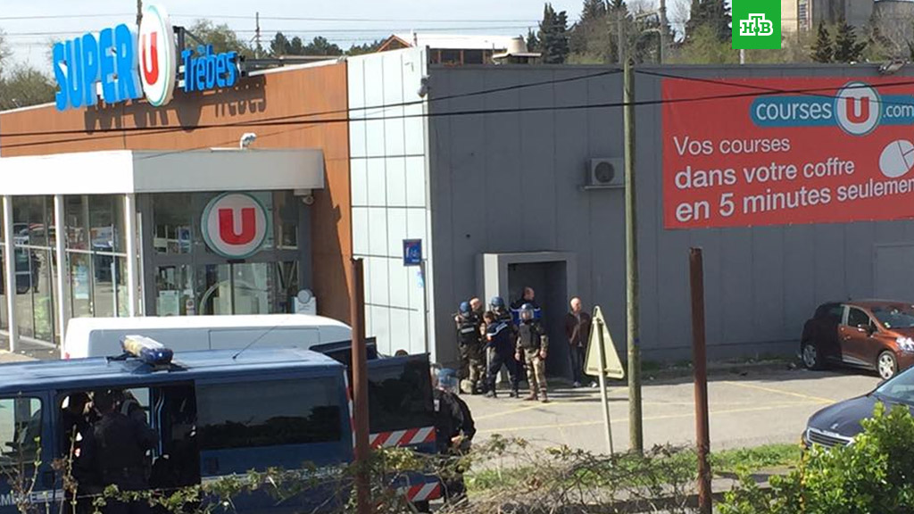 Захвативший заложников в магазине во Франции заявил о приверженности ИГ*