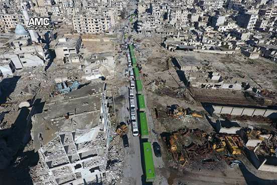 خروج 4300 مدني عبر ممر مخيم الوافدين في الغوطة الشرقية