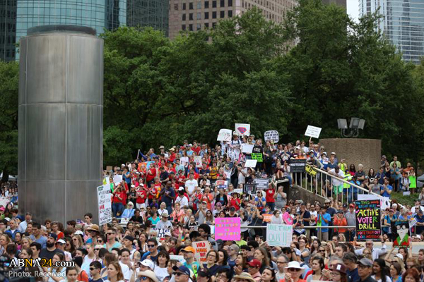 Hundreds of thousands march for gun control across US / Pics