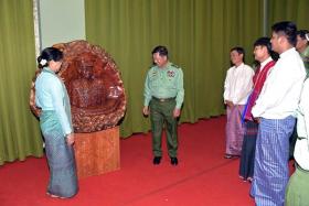 မည္သည့္အစိုးရ မည္သည့္ပါတီဦးေဆာင္သည္ျဖစ္ေစ တုိင္းျပည္ေအးခ်မ္းဖံြ႕ၿဖိဳးေရး ေဆာင္ရြက္မည္ဟု ဗိုလ္ခ်ဳပ္မွဴးႀကီးမင္းေအာင္လႈိင္ေျပာ