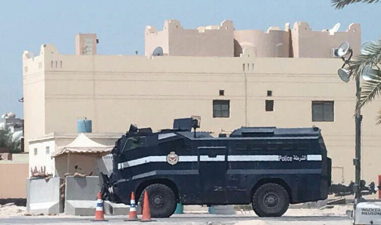 قوات خليفية تواصل حصار بلدة الدراز وتمنع إقامة أكبر صلاة جمعة في البحرين للأسبوع التسعين