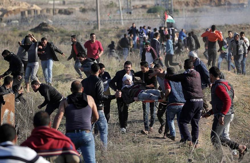 اصابة 90 فلسطينياً بنيران جيش الاحتلال منذ صباح اليوم في "غزة"