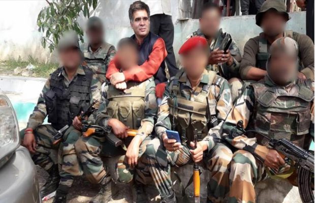 एनकाउंटर के दौरान भाजपा विधायक ने जवानों के साथ खिंचवाई फ़ोटो, जांच के आदेश