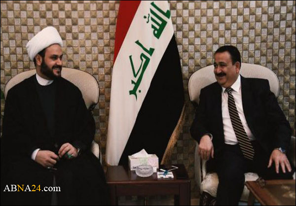 وزير الدفاع يشيد بالحشد الشعبي في "تحرير الاراضي العراقية" من داعش