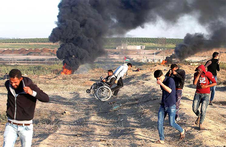 تواصل الاعتداء على المتظاهرين عند حدود "قطاع غزة" واصابة ثلاثة شبان