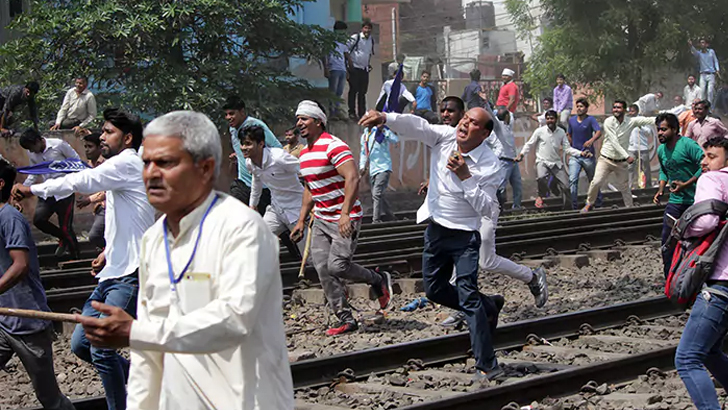 ভারতে দলিত বিক্ষোভে পুলিশের গুলি, নিহত ৯ 