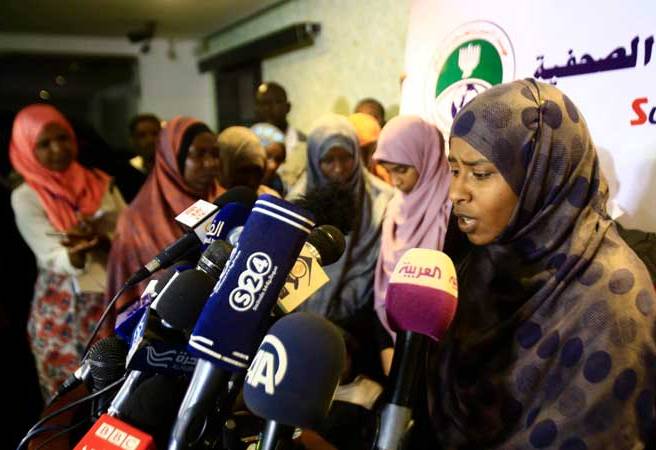 السودان تعيد سبع نساء "عناصر في تنظيم داعش" من ليبيا