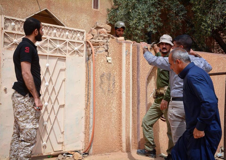 الحشد الشعبي يفكك عدد من المنازل ألغمها داعش الوحشي بالرطبة+(صور)