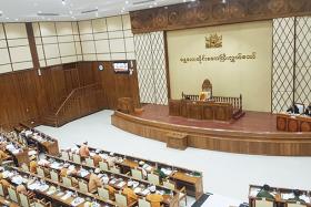 မႏၲေလးတိုင္းလႊတ္ေတာ္ေရးရာေကာ္မတီ ၁၃ ခု သက္တမ္းတိုးမည့္ အစီအစဥ္ ကိုယ္စားလွယ္တစ္ဦးက ကန္႔ကြက္၍ ဆိုင္းငံ့