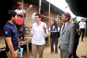 ကုလလက္ေထာက္ အေထြေထြအတြင္းေရးမွဴး ကခ်င္စစ္ေဘးဒုကၡသည္စခန္းအခ်ဳိ႕သို႔ သြားေရာက္