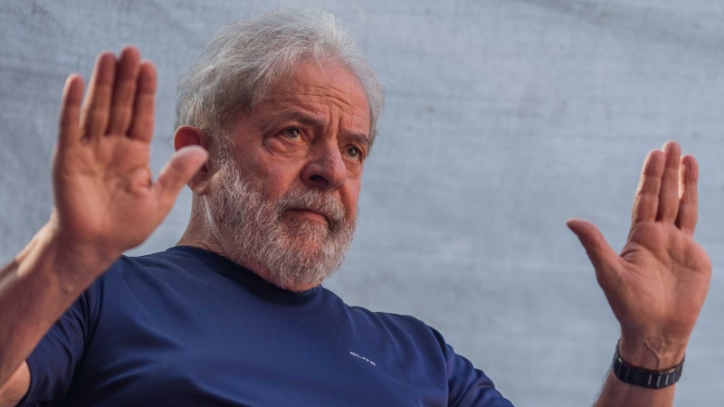Protestos, feridos e um país dividido no regresso de Lula à cadeia