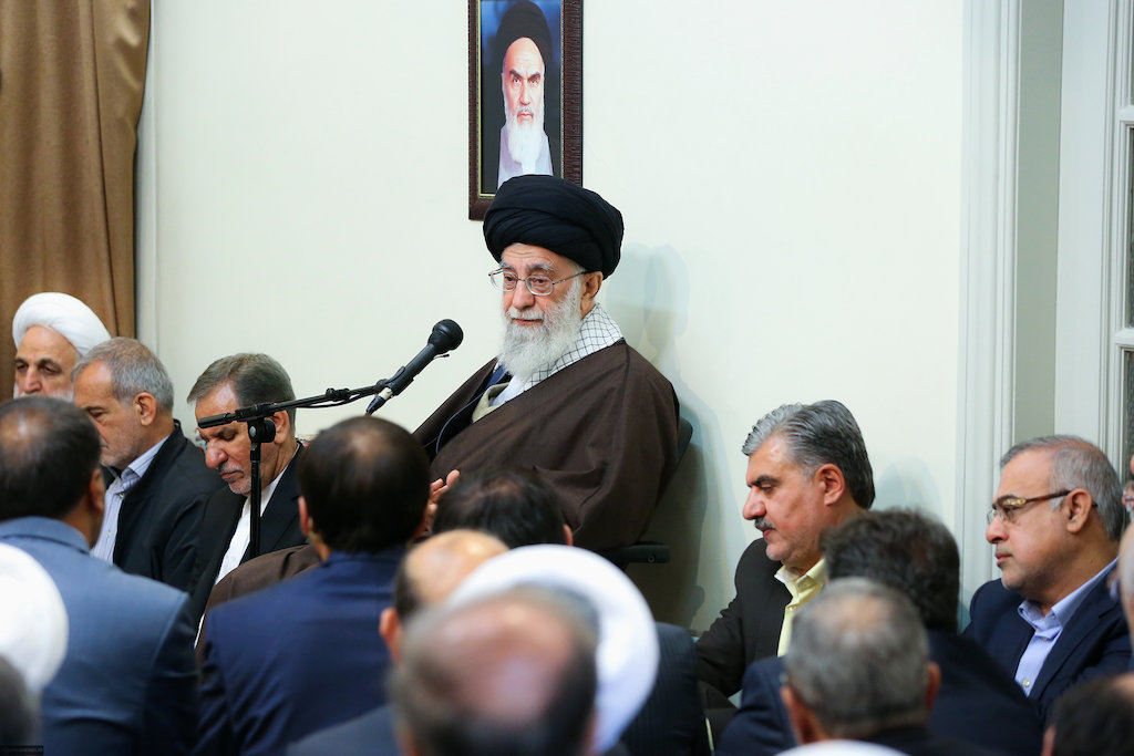  Imam Khamenei: Nation's desire for domestic social network is source of delight