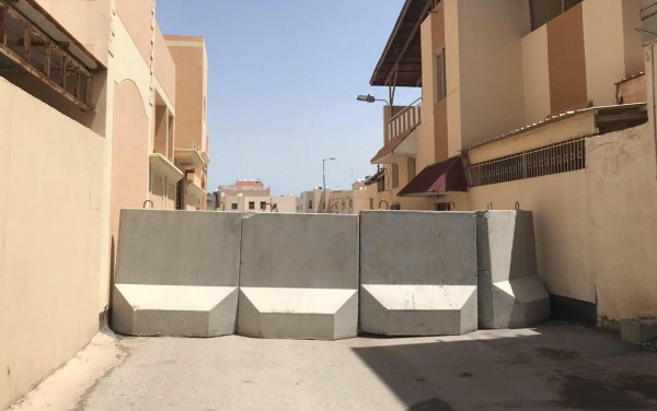 السلطات تشدد الحصار على منزل آية الله قاسم بوضع المزيد من الحواجز الاسمنتية+(صور)