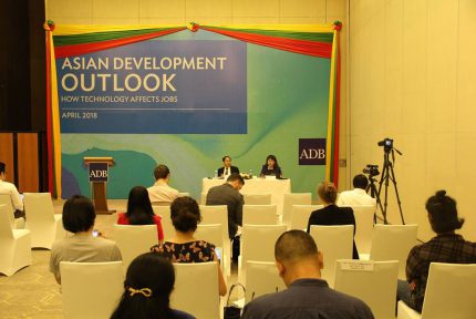 လာမည့္ႏွစ္ ျမန္မာႏိုင္ငံ၏ ဂ်ီဒီပီ  ၇.၂ ရာခိုင္ႏႈန္း တိုးတက္ႏိုင္ဟု အာရွဖြံ႔ၿဖဳိးေရးဘဏ္ ခန္႔မွန္း