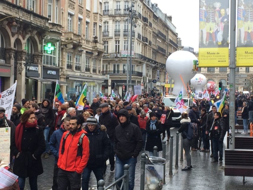 France: manifestations contre les politiques de Macron
