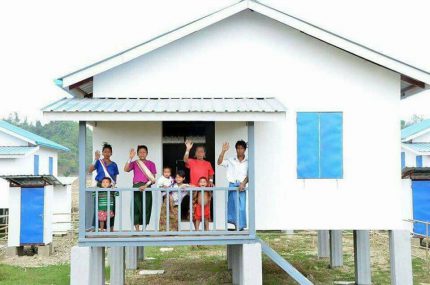 ေဒၚခင္ၾကည္ေဖာင္ေဒးရွငး္ လႉဒါန္းသည့္ ေနအိမ္မ်ားတြင္ ၿမိဳတိုင္းရင္းသားမ်ား စတင္ေနထိုင္