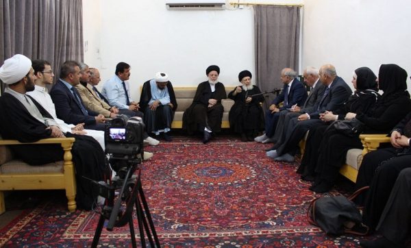المرجع الحكيم يدعو العراقيين إلى التعايش السلمي والاحترام المتبادل والابتعاد من إثارة النعرات الطائفية 