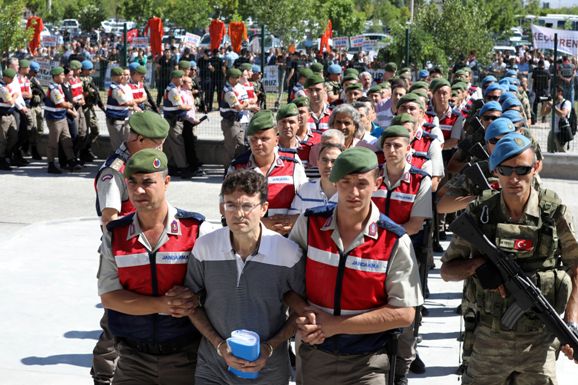 محكمة تركية تصدر أحكاما بالسجن المؤبد لـ 47 شخصا بتهمة الانقلاب