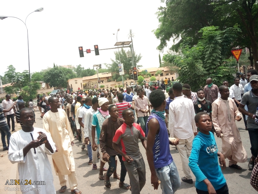 Nigeria Police attack Free Zakzaky protesters for third consecutive day