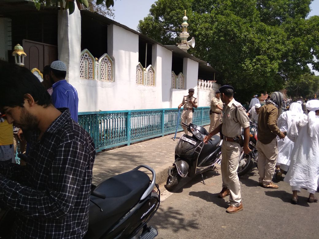 दिनदहाड़े मस्जिद में घुसकर इमाम की निर्मम हत्या।