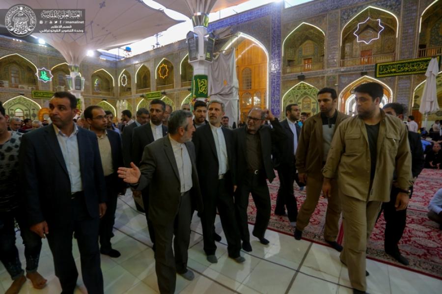 وزير الدفاع الإيراني أمير حاتمي يتشرف بزيارة مرقد أمير المؤمنين(ع)+(صور)