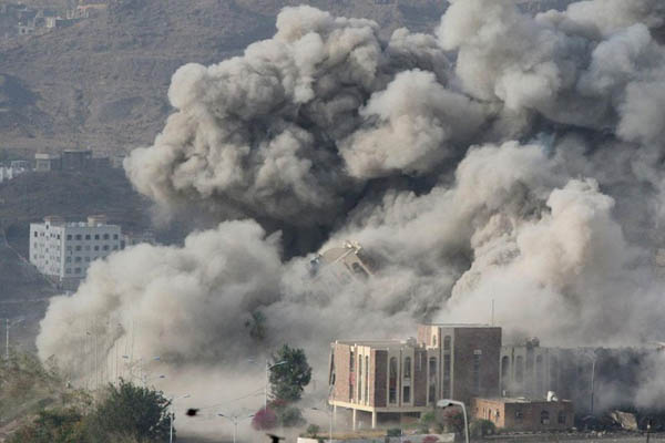 サウジアラビア戦闘機　空爆でイエメン人31人死傷