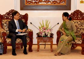 ေဒၚေအာင္ဆန္းစုၾကည္ ေတာင္ကိုရီးယားကုန္သြယ္ေရးဝန္ႀကီးအား ေနျပည္ေတာ္၌ လက္ခံေတြ႕ဆံု