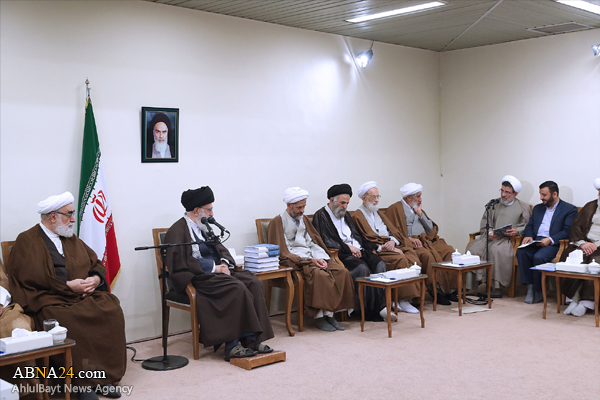  Imam Khamenei: Eliminating philosophy from seminary schools leads to superficiality