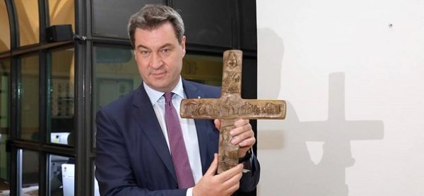 Kabinett beschließt Kreuz-Pflicht für Behörden