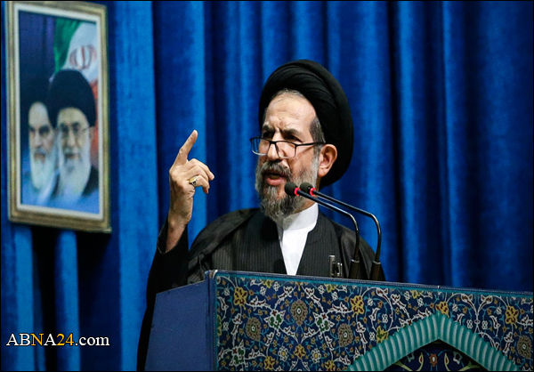 خطيب جمعة طهران يؤكد على دور "قائد الثورة الاسلامية" في ترسيخ الوحدة الوطنية 