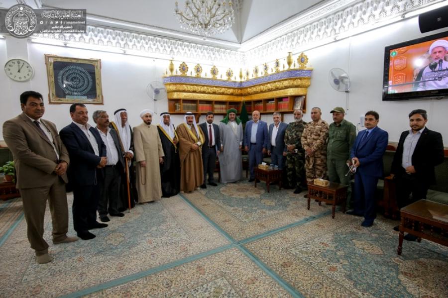 رجال دين الأنبار وشيوخها يزورون مرقد الإمام علي (ع) في النجف الأشرف