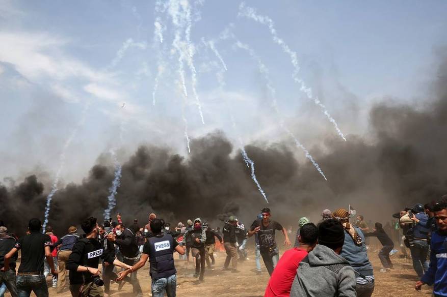 فلسطینیوں کی ‘واپسی مارچ’ کی ریلیوں پر اسرائیلی فوج کا حملہ/ ۳ فلسطینی شہید ۳۴۹ زخمی