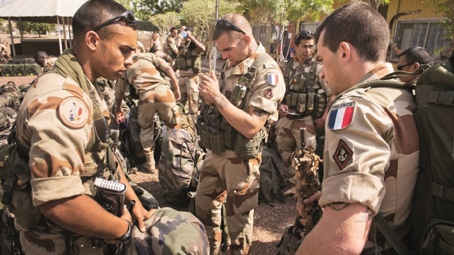 “Los Franceses han Desplegado Tropas en Siria y las Guarnicionan en Cinco Bases Militares Kurdas” 