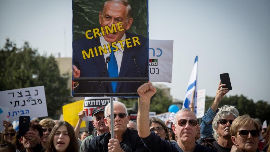 Des milliers de personnes manifestent contre la corruption de Netanyahou
