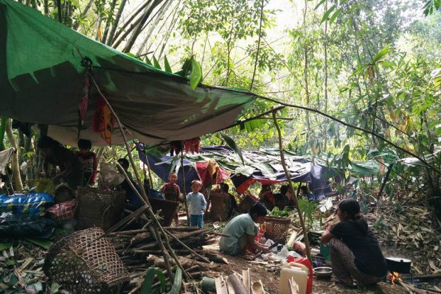ထုိးစစ္ေၾကာင့္ ပိတ္မိေနသူမ်ားကို ကူညီကယ္ထုတ္ေပးရန္ ျမစ္ႀကီးနားတြင္ ဆႏၵျပေတာင္းဆုိ