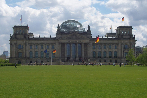 Bundestag debattiert über Religionsfreiheit