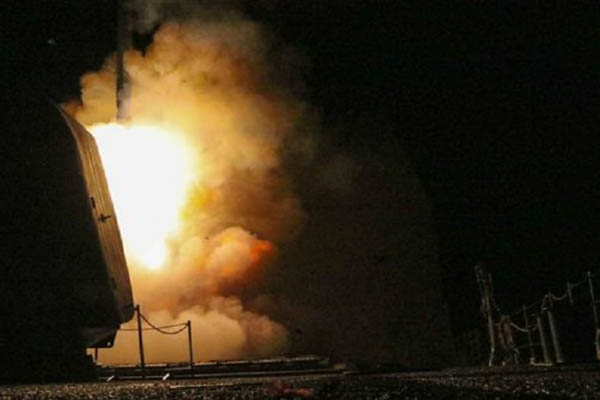 シリア軍基地にミサイル攻撃
