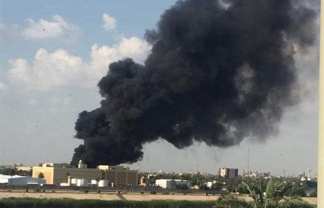 اندلاع حريق هائل قرب السفارة الأمريكية في بغداد