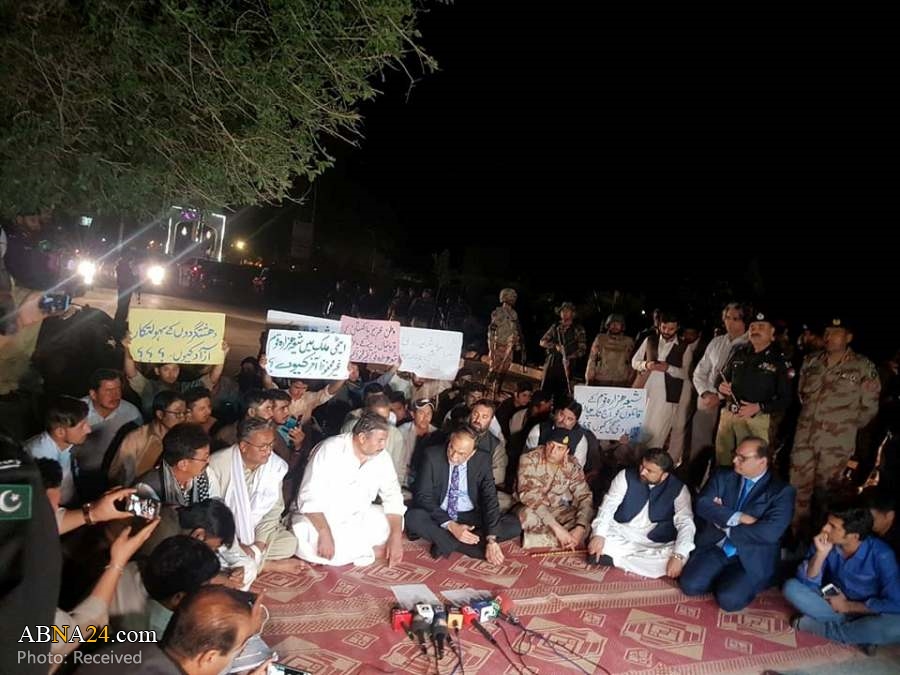 Pakistan: Interior minister meet Shia protesters but failed to end Quetta sit-in / Pics