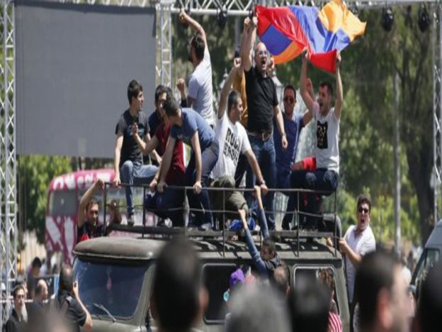 Penunjuk Perasaan Berhimpun Di Ibu Kota Armenia