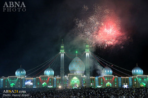 聖ジャムキャラーン　モスクにおけるニーメ・シャーバーン祝典の様子