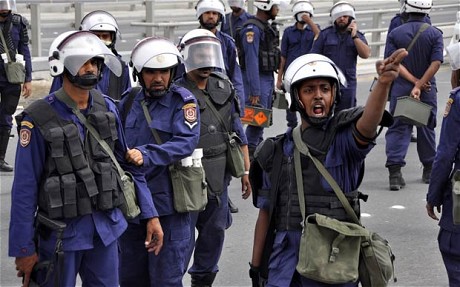 النظام يستخدم سلاح الشوزن ضد المحتفلين بمناسبة ولادة الامام المهدي(ع) بالبحرين