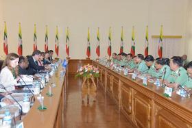 ေမာင္ေတာေဒသ အၾကမ္းဖက္တိုက္ခိုက္သူမ်ားကို ထိန္းသိမ္းရန္ အင္အားတစ္ေထာင္ေက်ာ္သာ အသံုးျပဳခဲ့ဟု တပ္ခ်ဳပ္ေျပာ